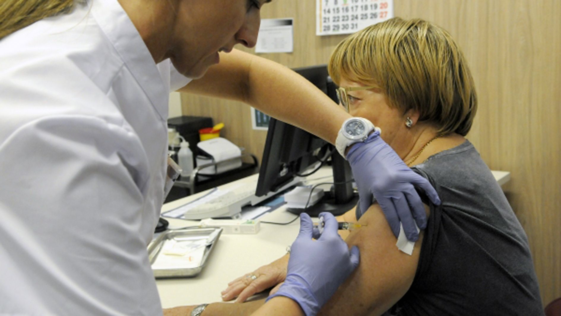 Administració d'una vacuna antigrip, procés en el qual s'inspirarà el dispositiu per fer front al coronavirus. Administració d'una vacuna antigrip, procés en el qual s'inspirarà el dispositiu per fer front al coronavirus.