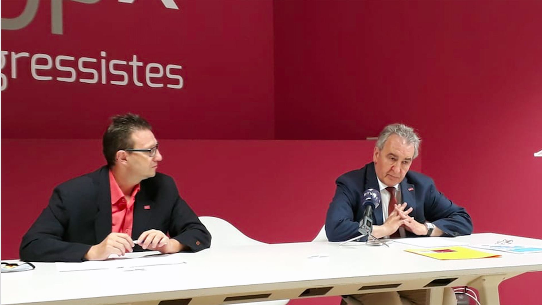 Josep Lluís Donsión i Jaume Bartumeu durant una roda de premsa.