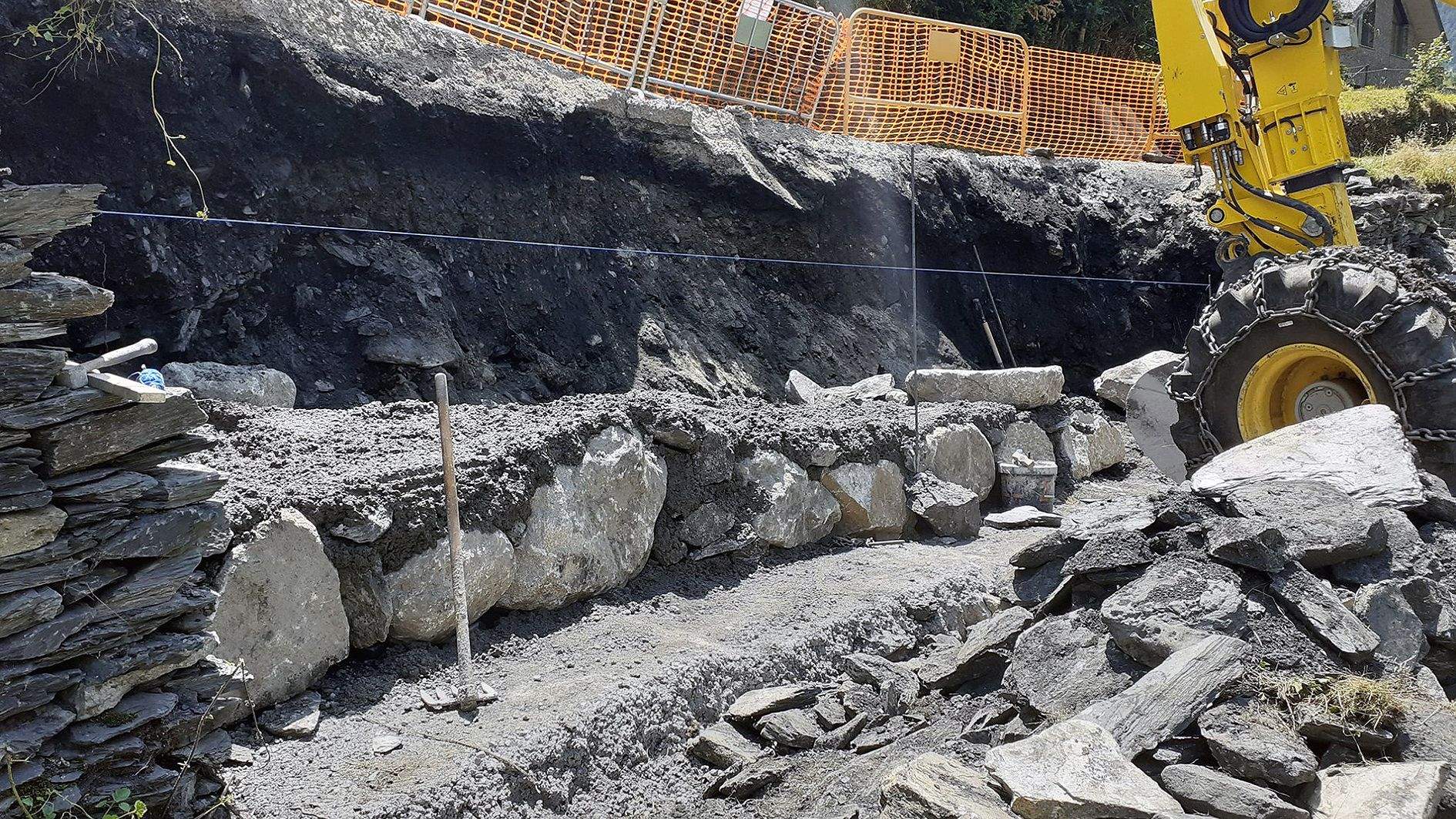 Obres al camí de l'Obaguet, a Arans.