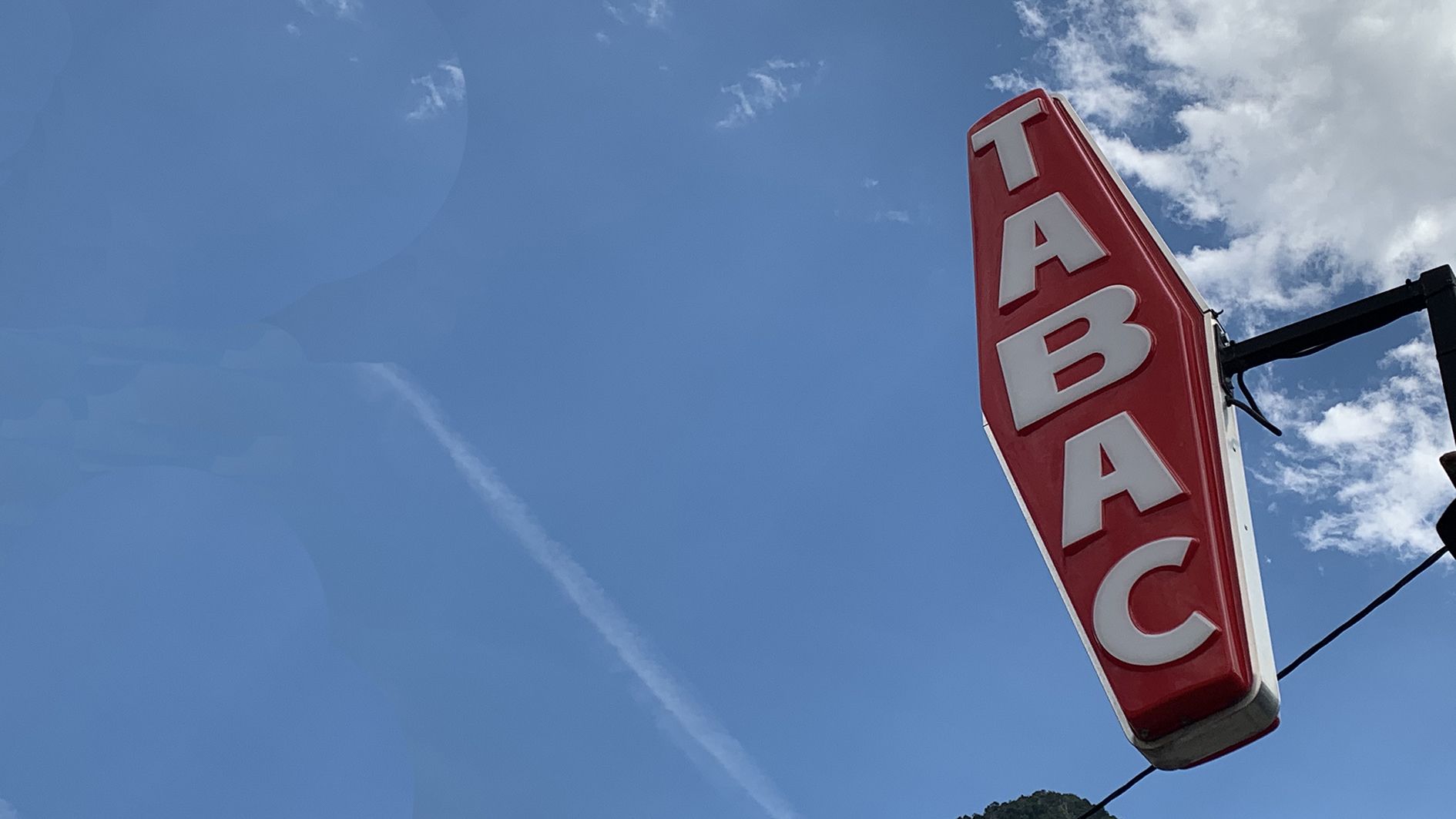 Els comerciants de tabac estan a l'expectativa de què passa a França.