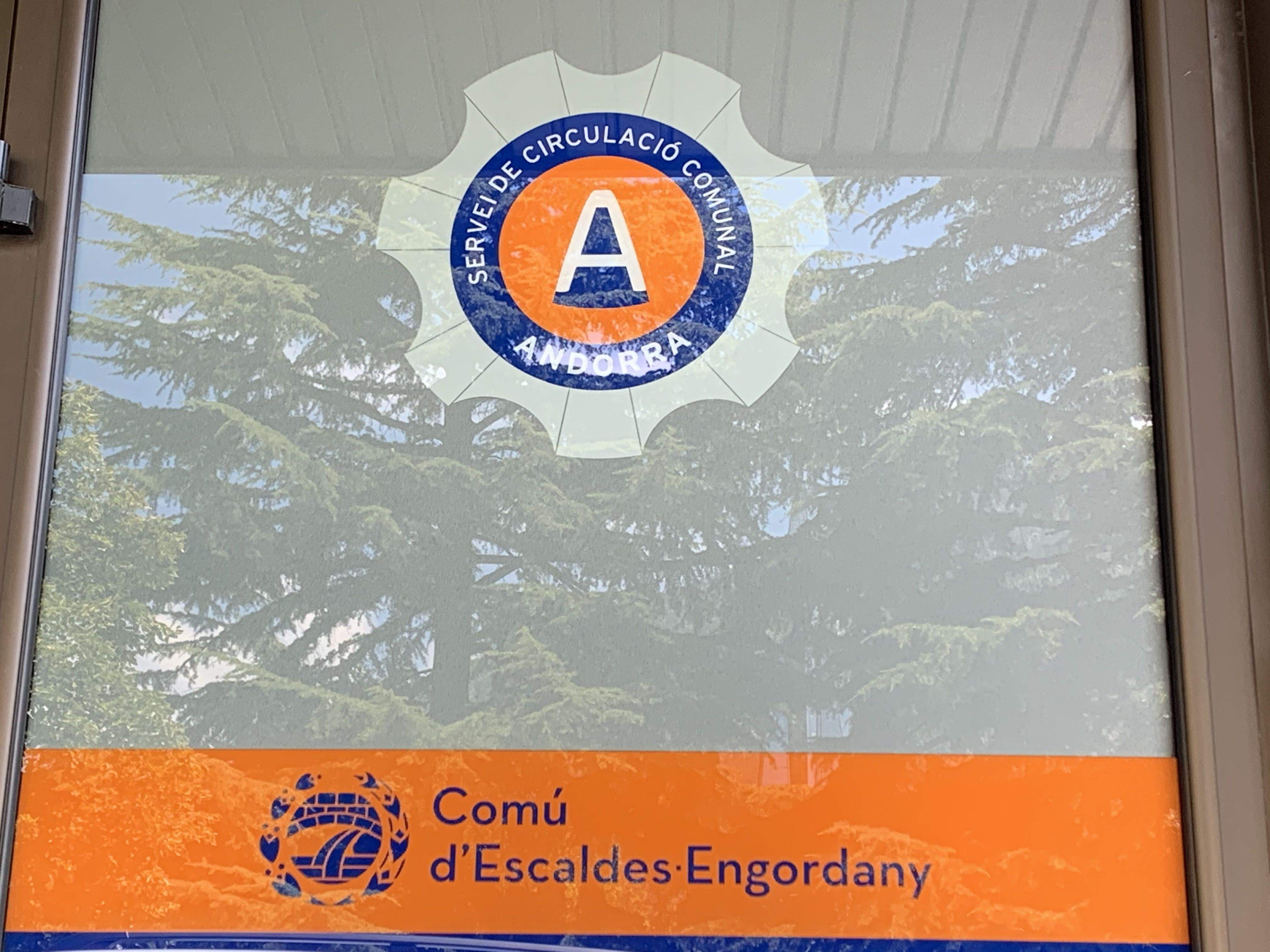 Vidriera al servei de circulació d'Escaldes. Vidriera al servei de circulació d'Escaldes.