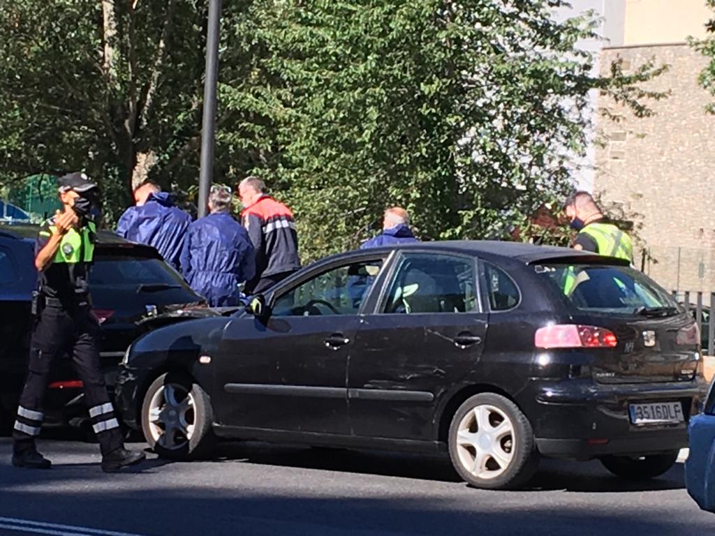 L'accident ha tingut lloc passada la rotonda de Fontaneda.