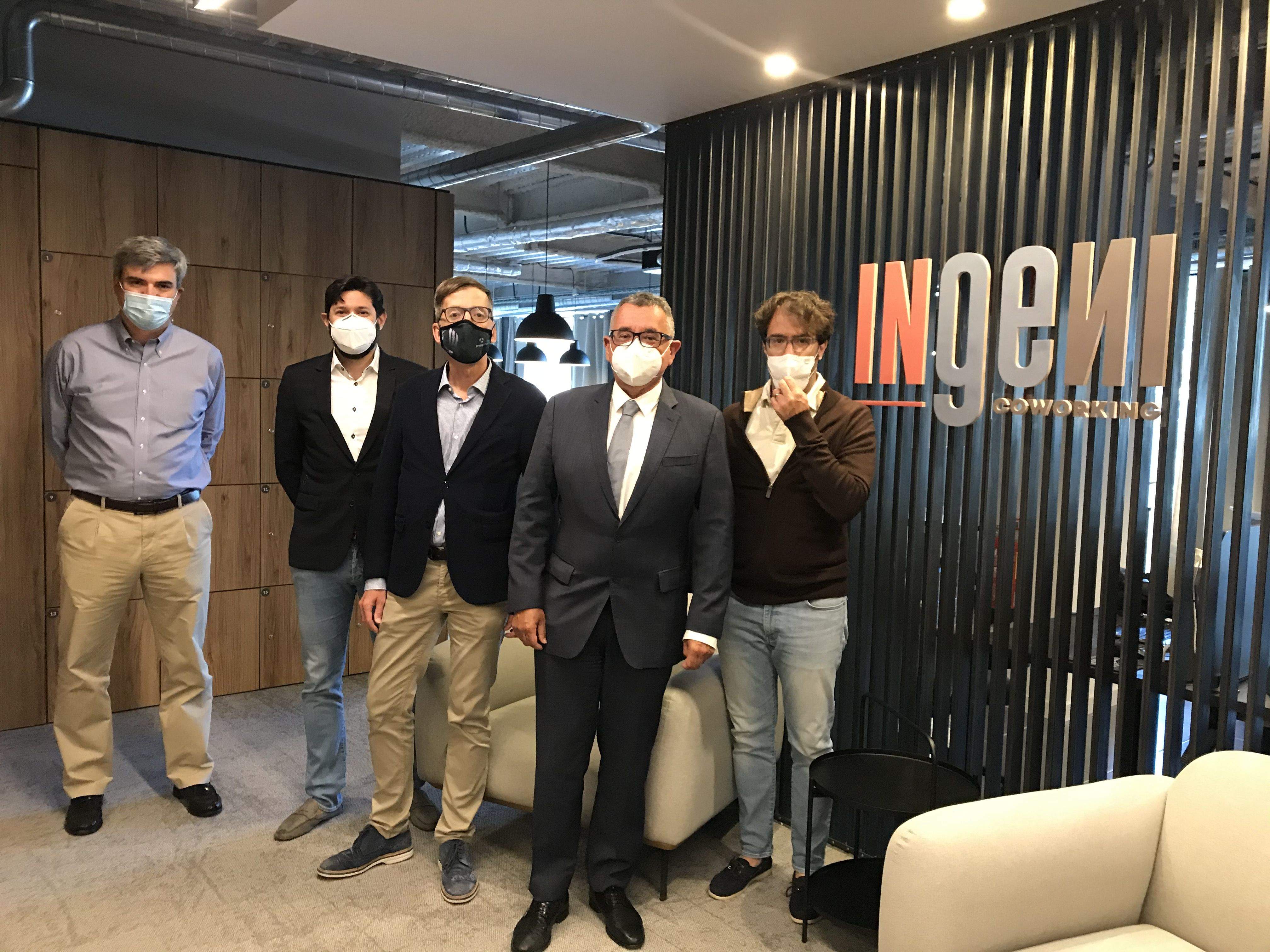 La signatura de l'acord a Ingeni Coworking