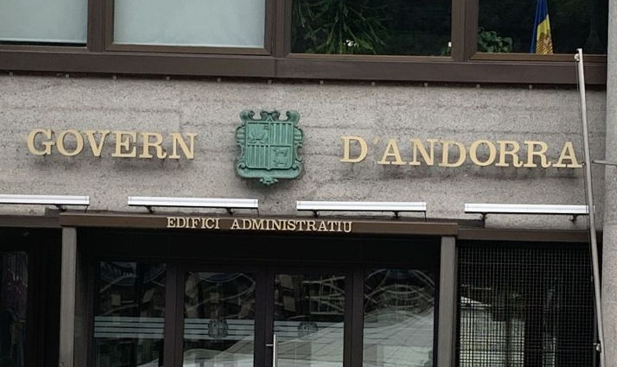 Edifici de Govern a Prat de la Creu.