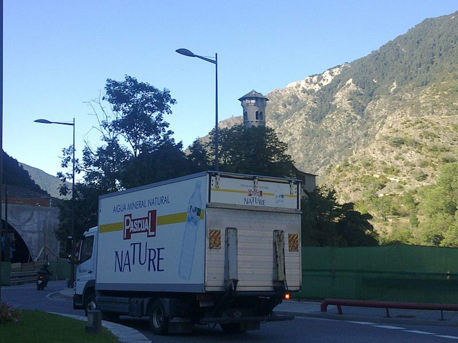 Un camió de repartiment de mercaderies. Un camió de repartiment de mercaderies.