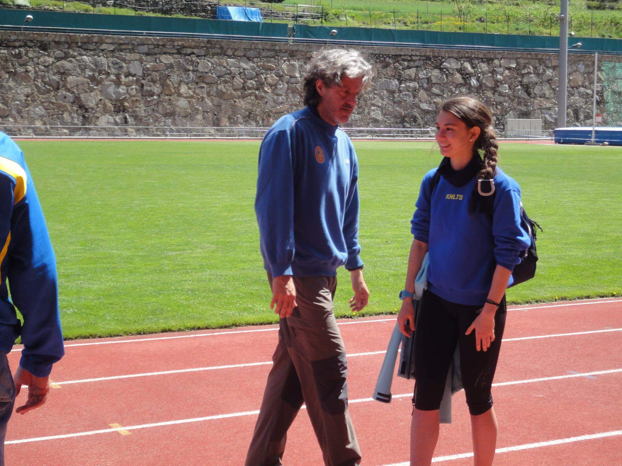 Abraham Férriz amb l'atleta Laia Isus a l'Estadi Comunal l'any 2013