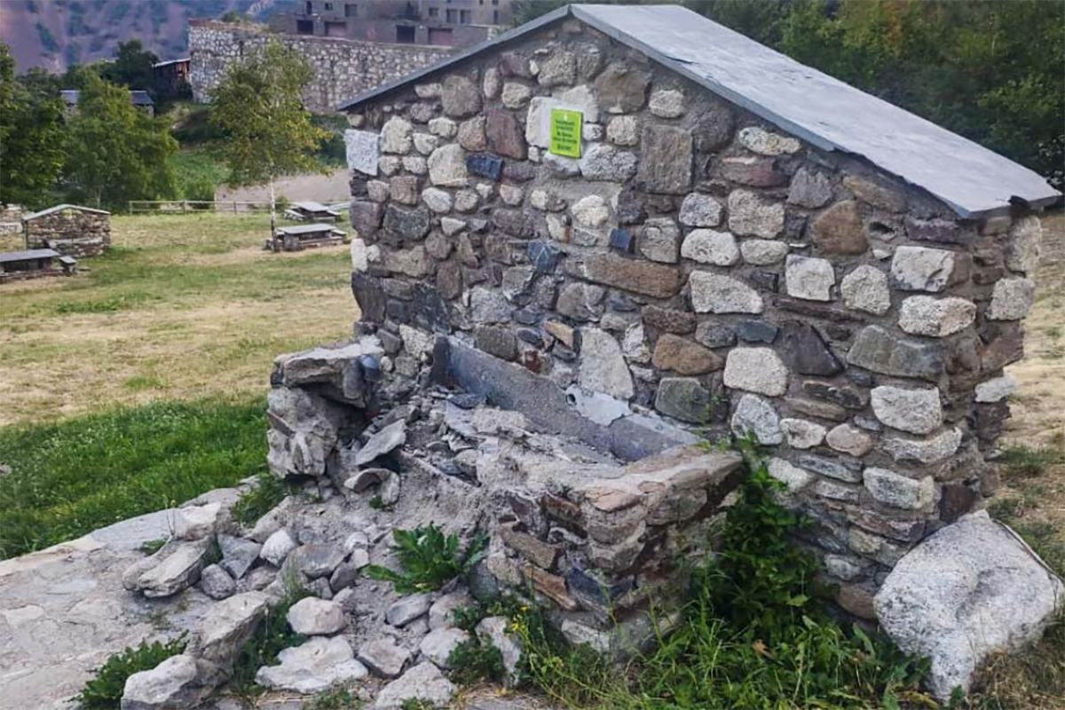 La font destrossada del berenador de la Comella