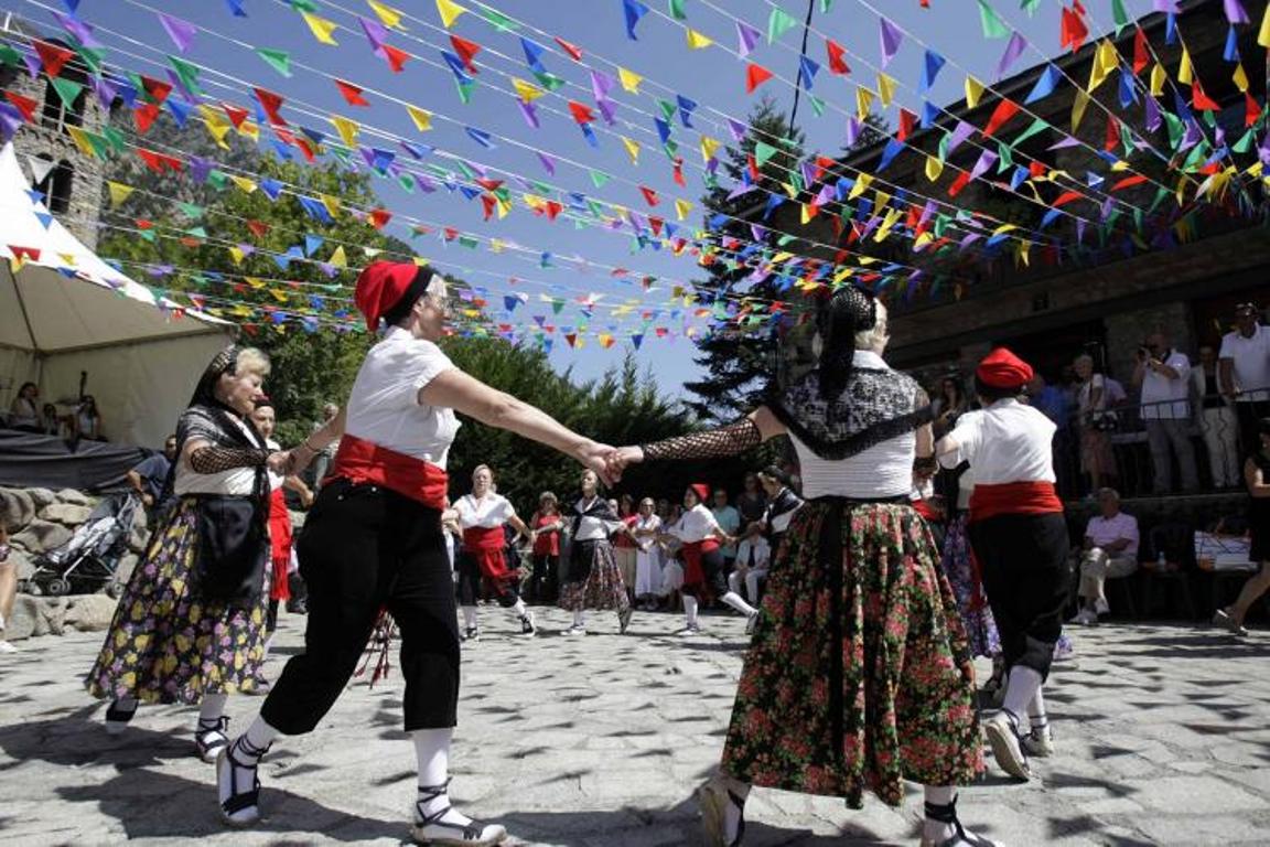 Ball del Contrapàs a la Festa Major de Santa Coloma.