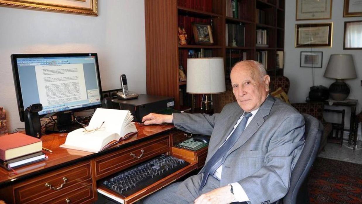 Francesc Badia al despatx del seu domicili.