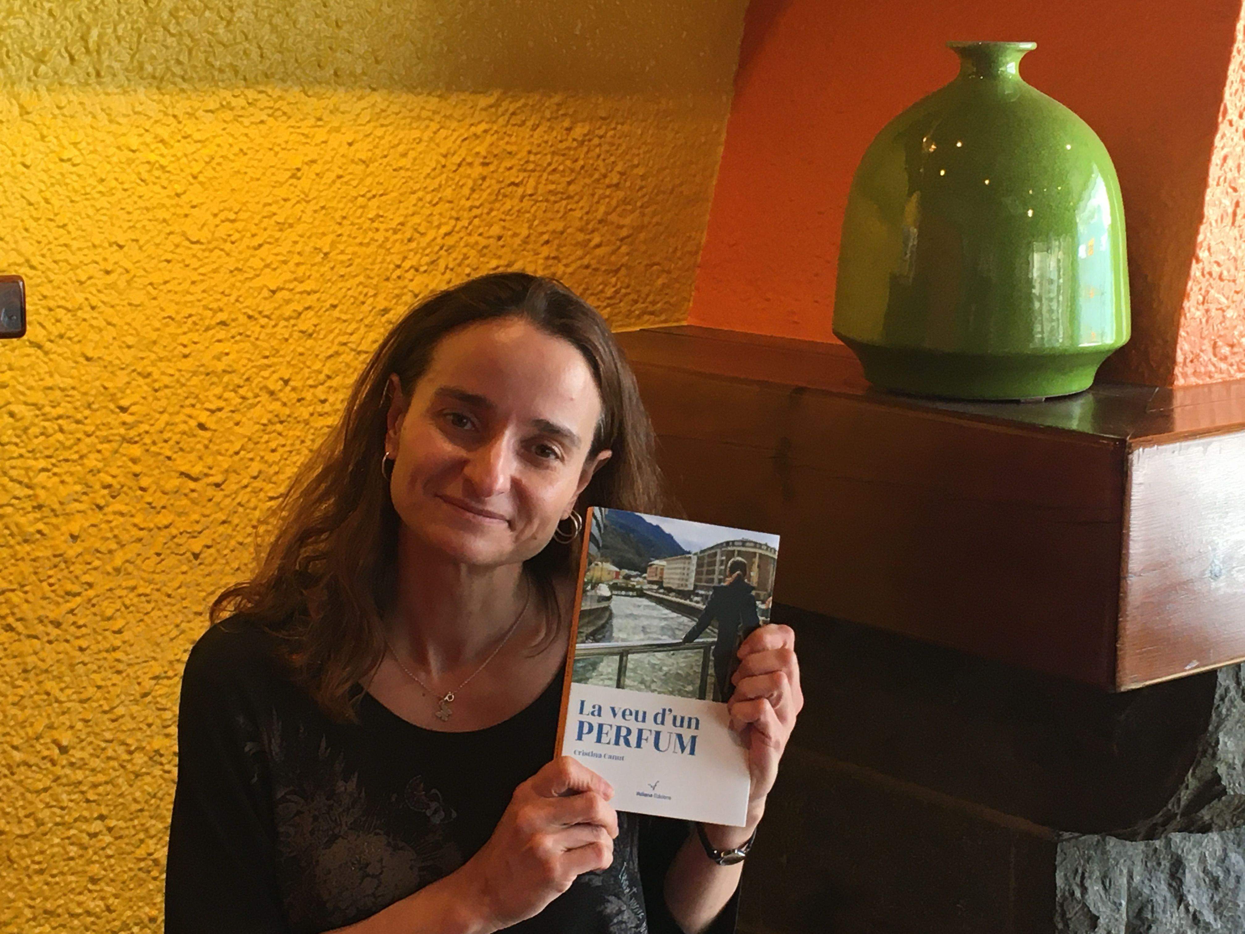 Cristina Canut amb 'La veu d'un perfum', la seva primera novel·la publicada