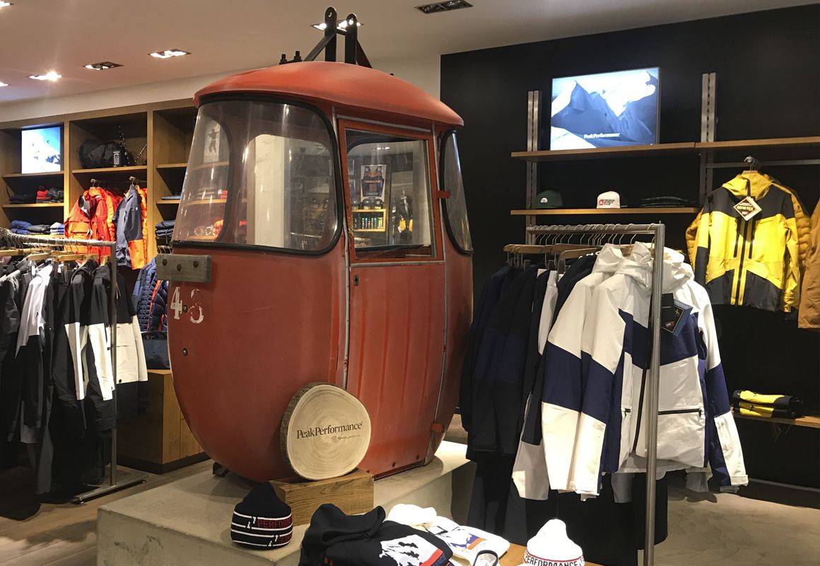 Interior d'una botiga de roba a Escaldes-Engordany.