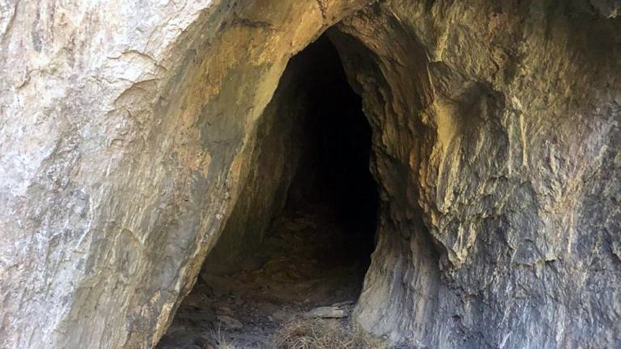 Entrada al Forat d'Arau