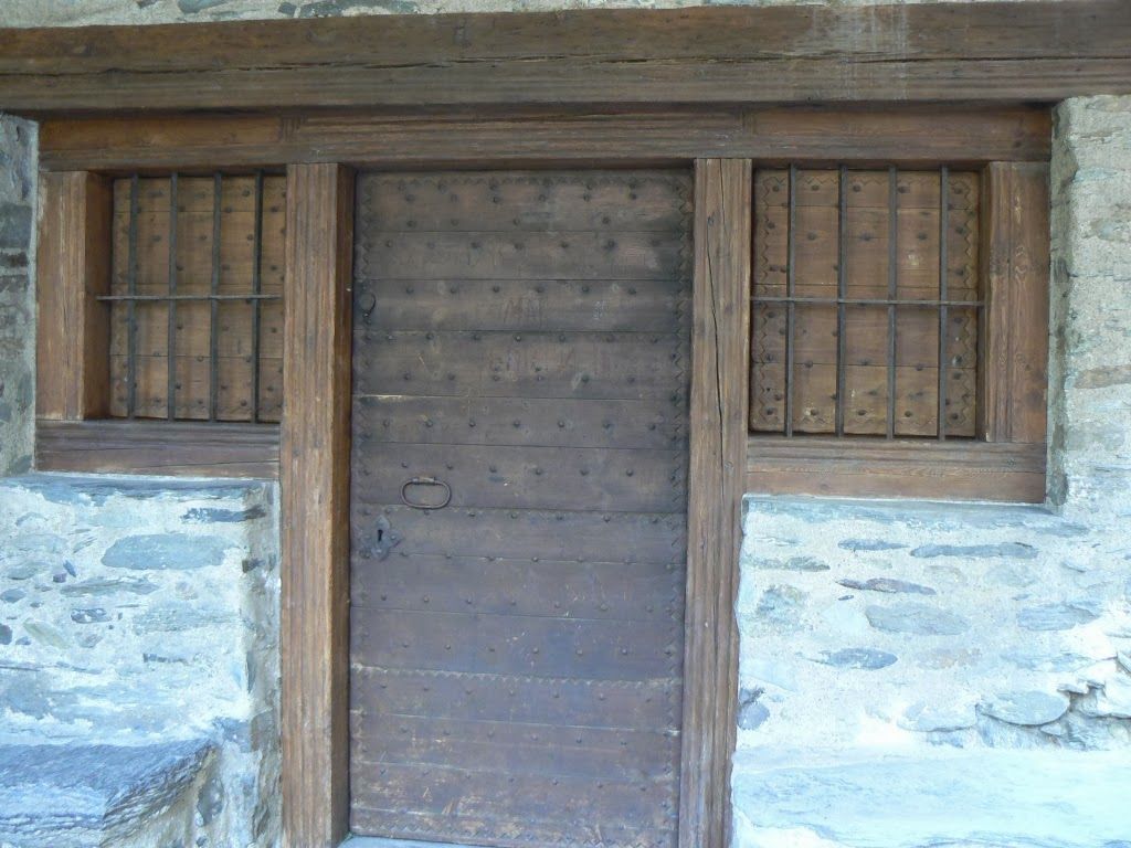 Entrada a la capella de Sant Bartomeu