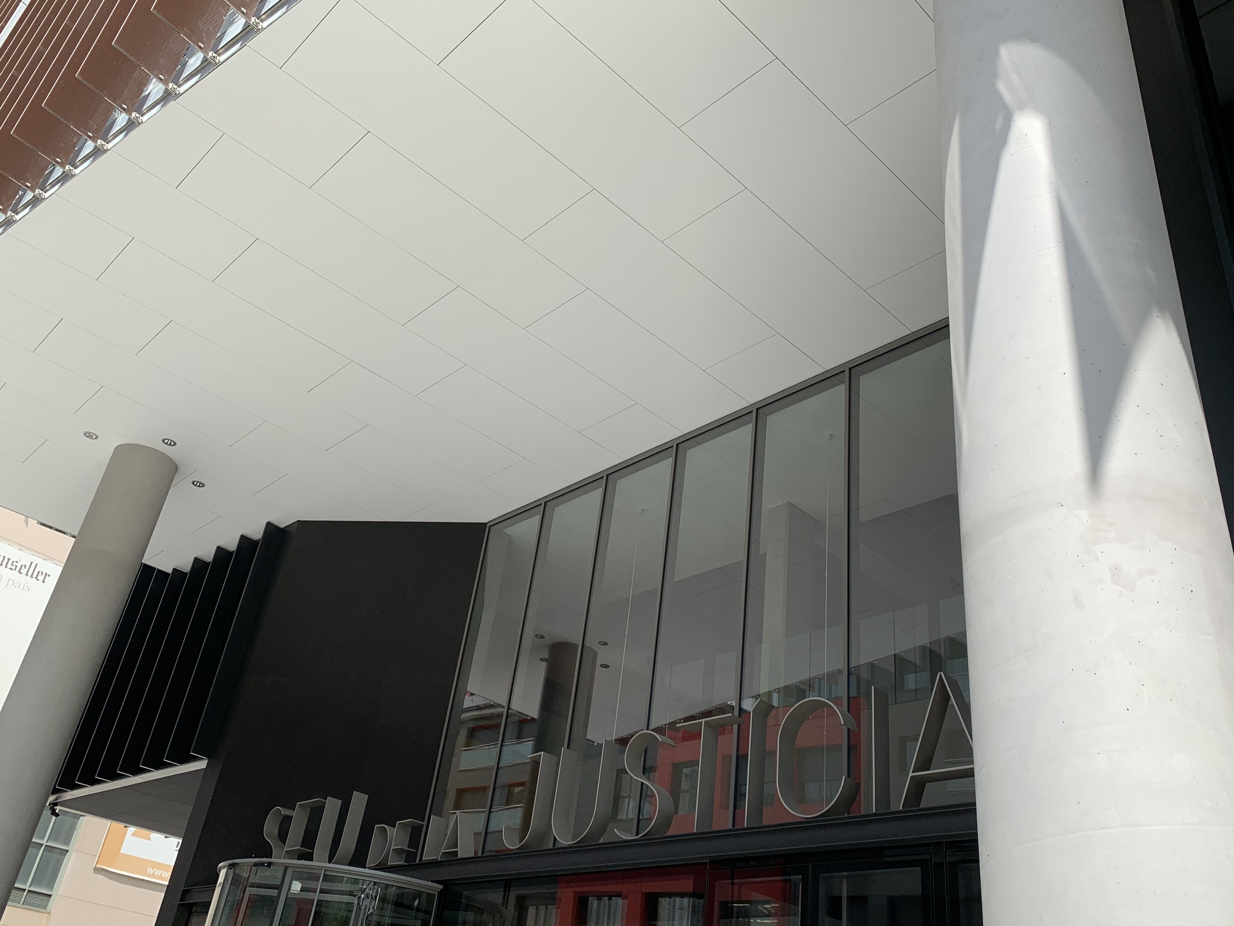 Una imatge de l'accés principal de la nova seu de la Justícia. Una imatge de l'accés principal de la nova seu de la Justícia.