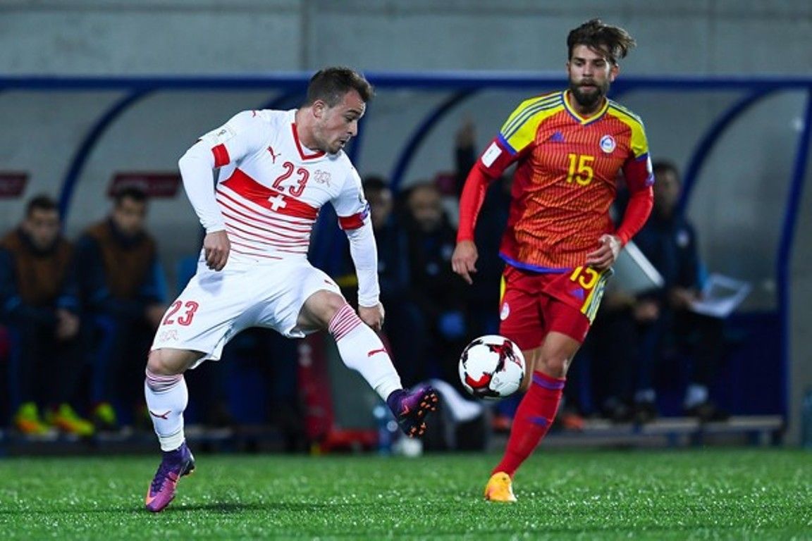 Moisés San Nicolás en un partit contra Suïssa.