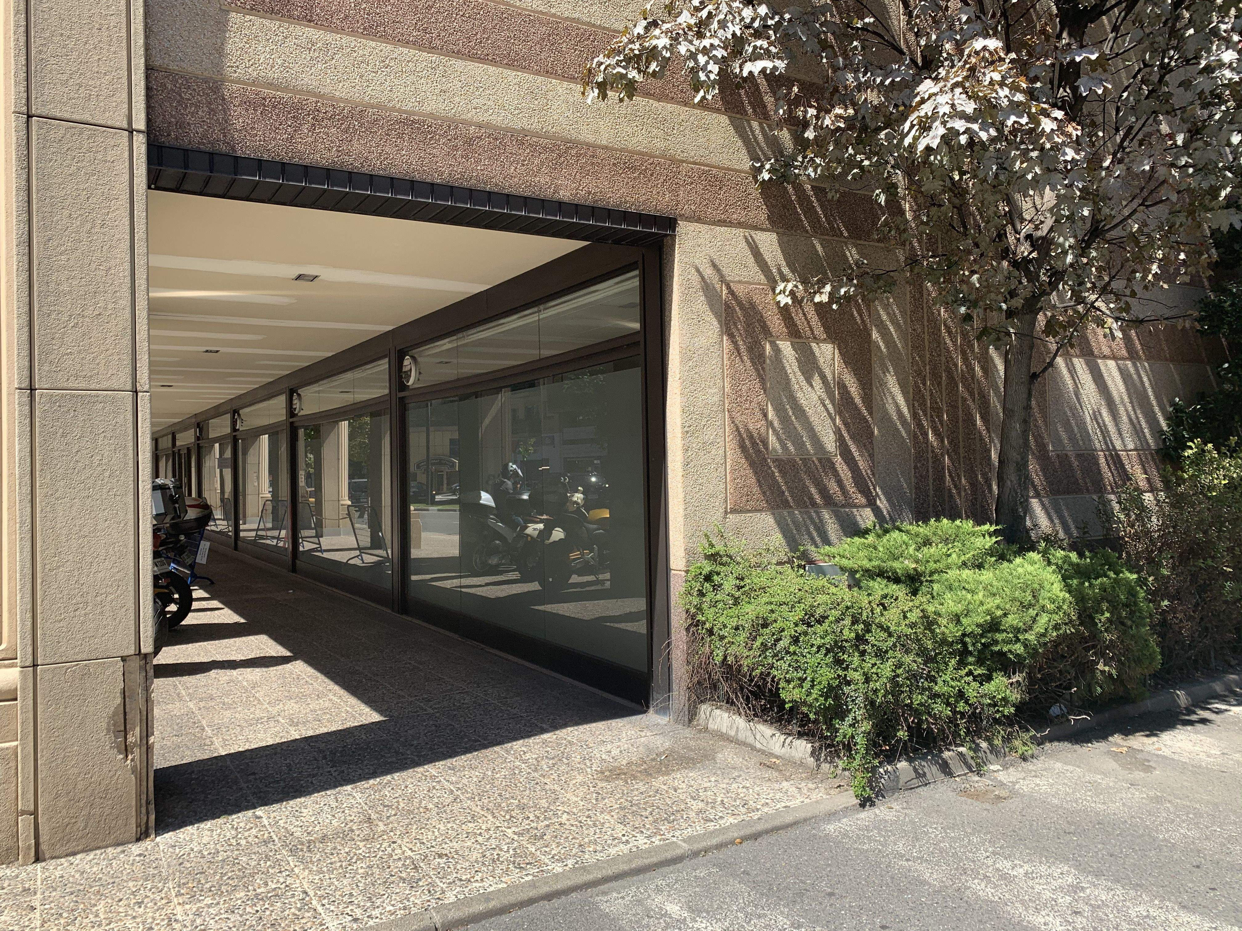 Espai que podria ocupar el comú vist des de l'exterior.