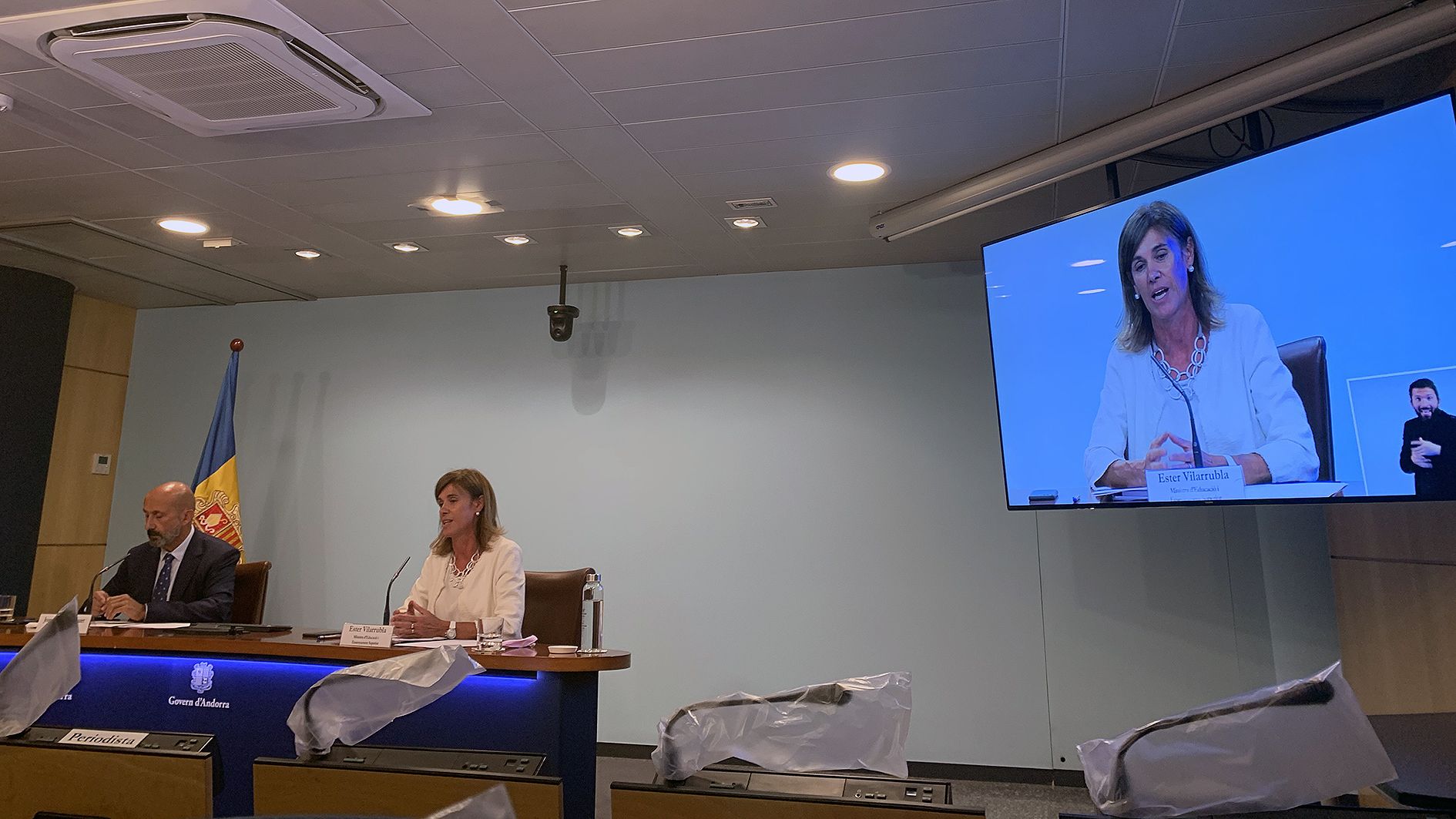 Els titulars de Salut i Educació, Joan Martínez i Ester Vilarrubla, han comparegut per explicar el cribratge educatiu.