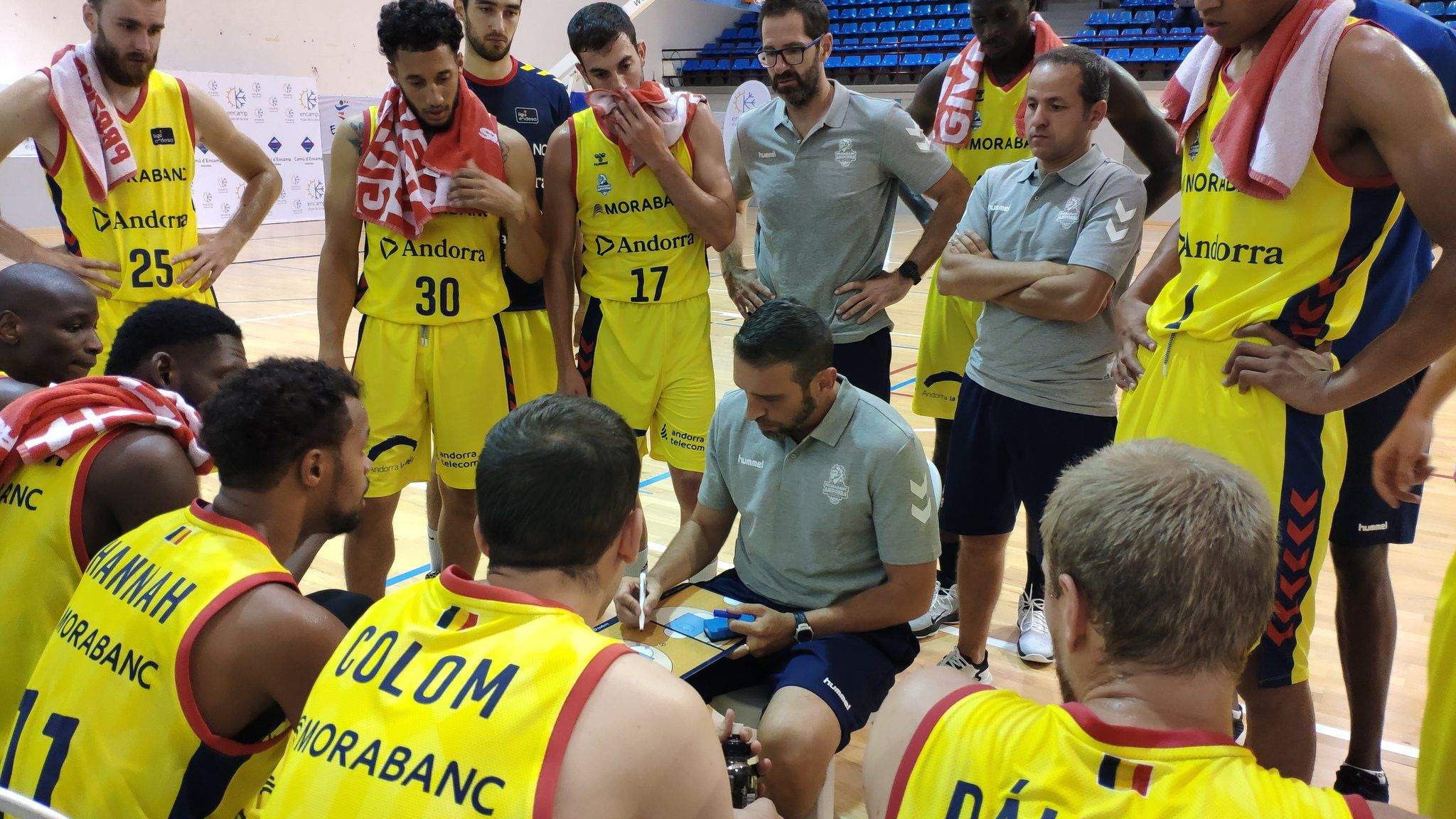 Un temps mort del BC Morabanc durant el partit amistós