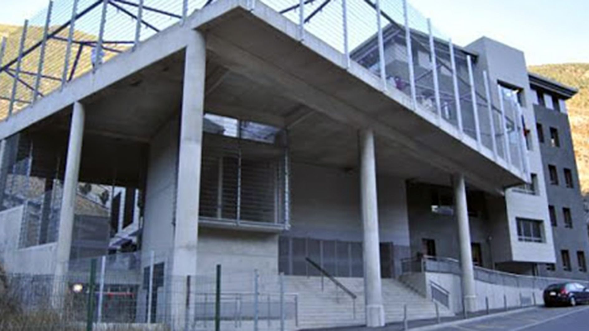 Imatge d'arxiu de l'escola afectada per la fragilitat d'un mur.