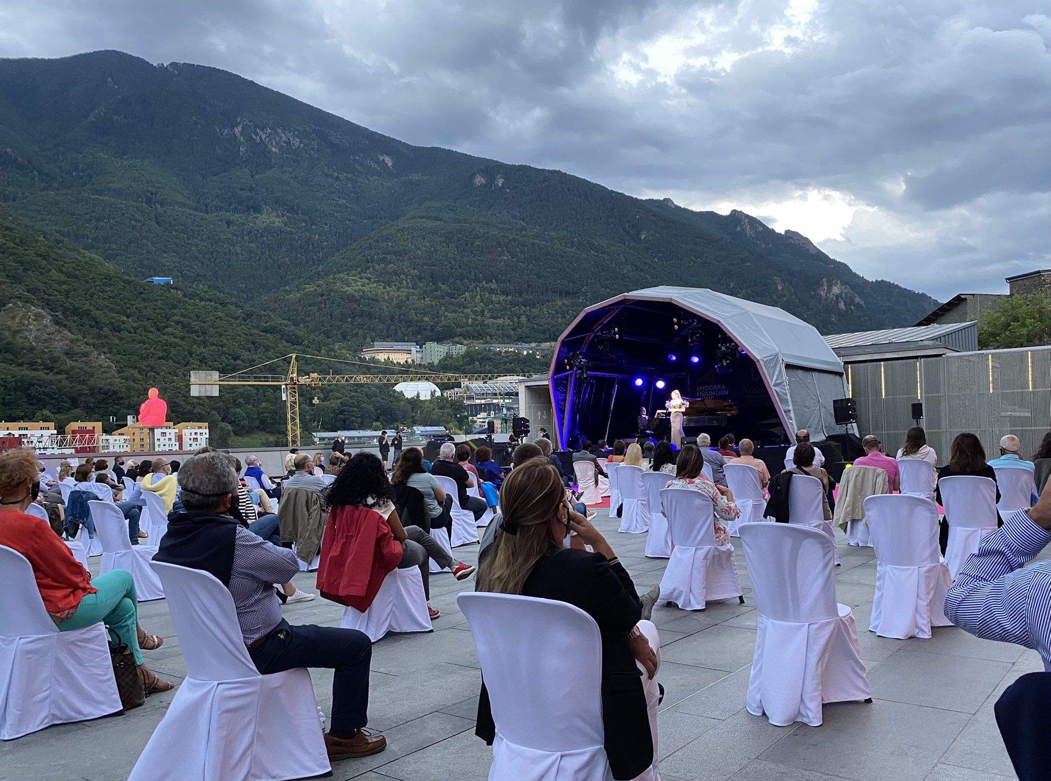 Ainhoa Arteta ha actuat a la plaça del Consell General.