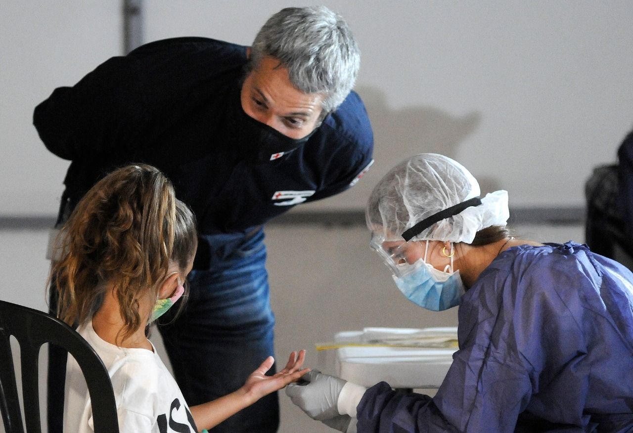 Una alumna es fa la prova la setmana passada.