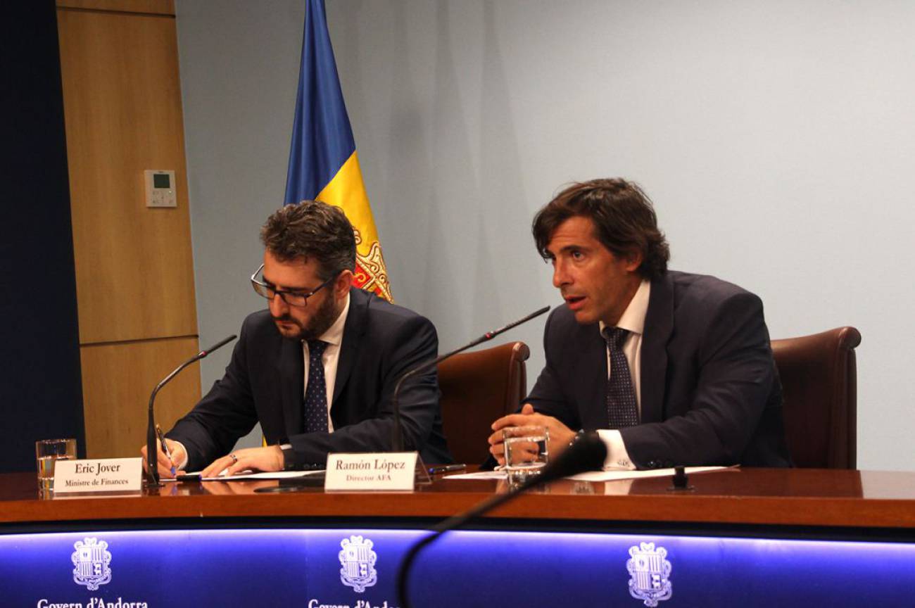 El director de l'AFA, Ramón López en una roda de premsa amb el ministre de Finances, Eric Jover. El director de l'AFA, Ramón López en una roda de premsa amb el ministre de Finances, Eric Jover.