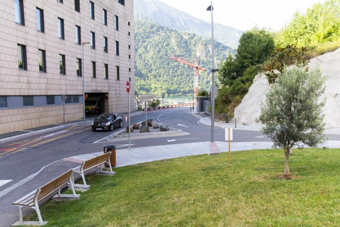 El carrer Sant Andreu limita Andorra la Vella i Escaldes-Engordany.