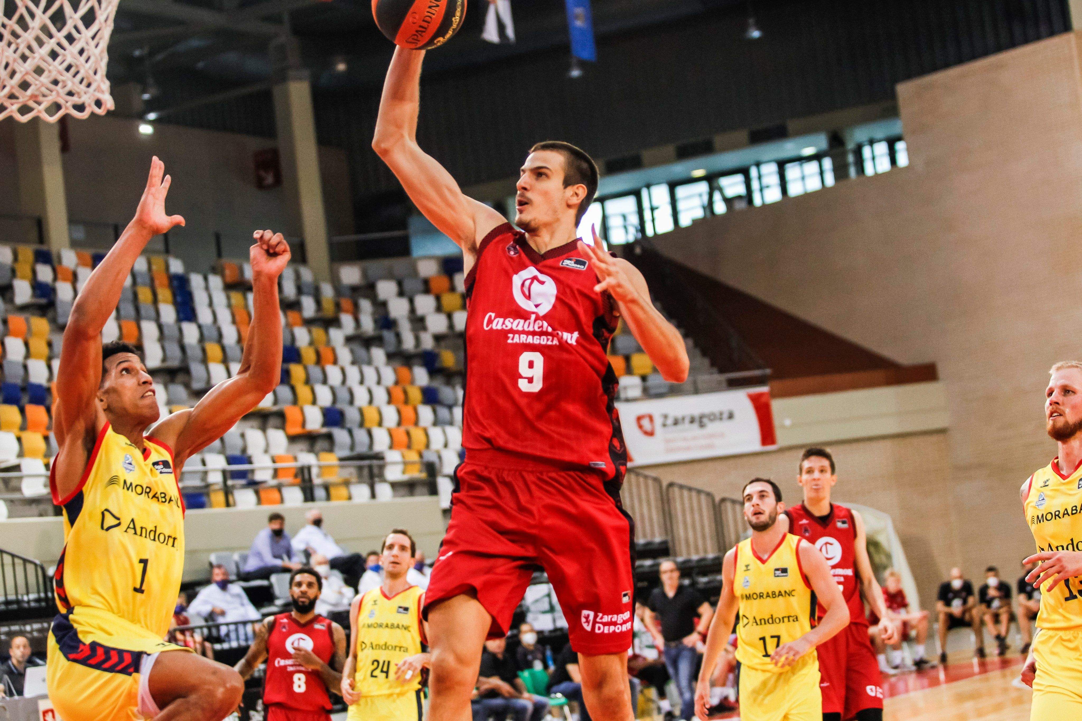 Un instant del partit amistòs jugat contra el Casademont Saragossa.