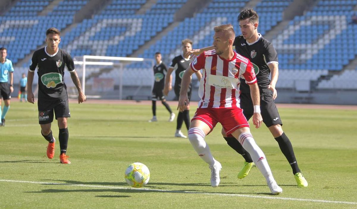 Rubén Enri, en un partit amb l'Almería. Rubén Enri, en un partit amb l'Almería.