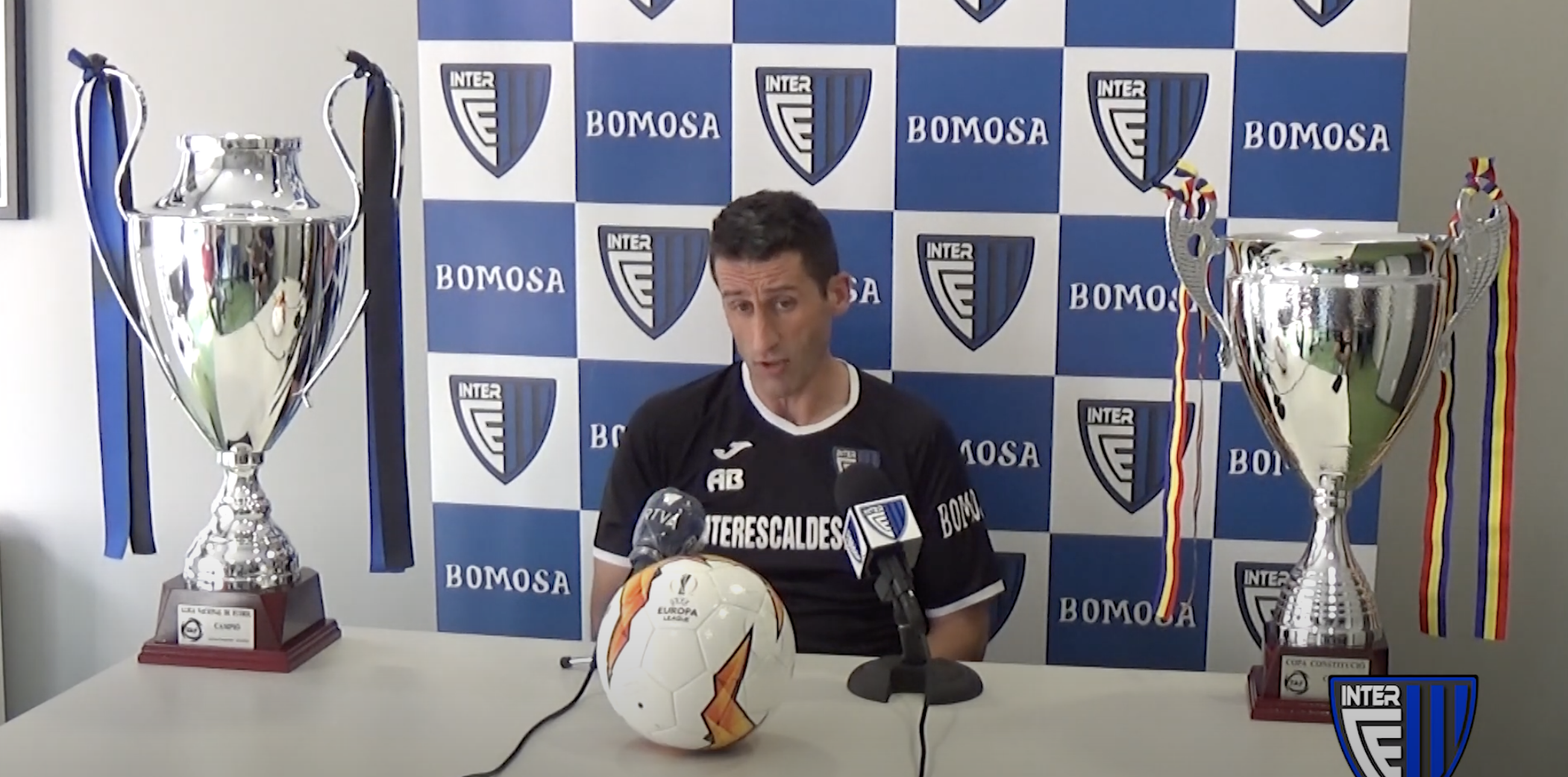 L'entrenador Alfonso Baines, aquesta tarda en roda de premsa