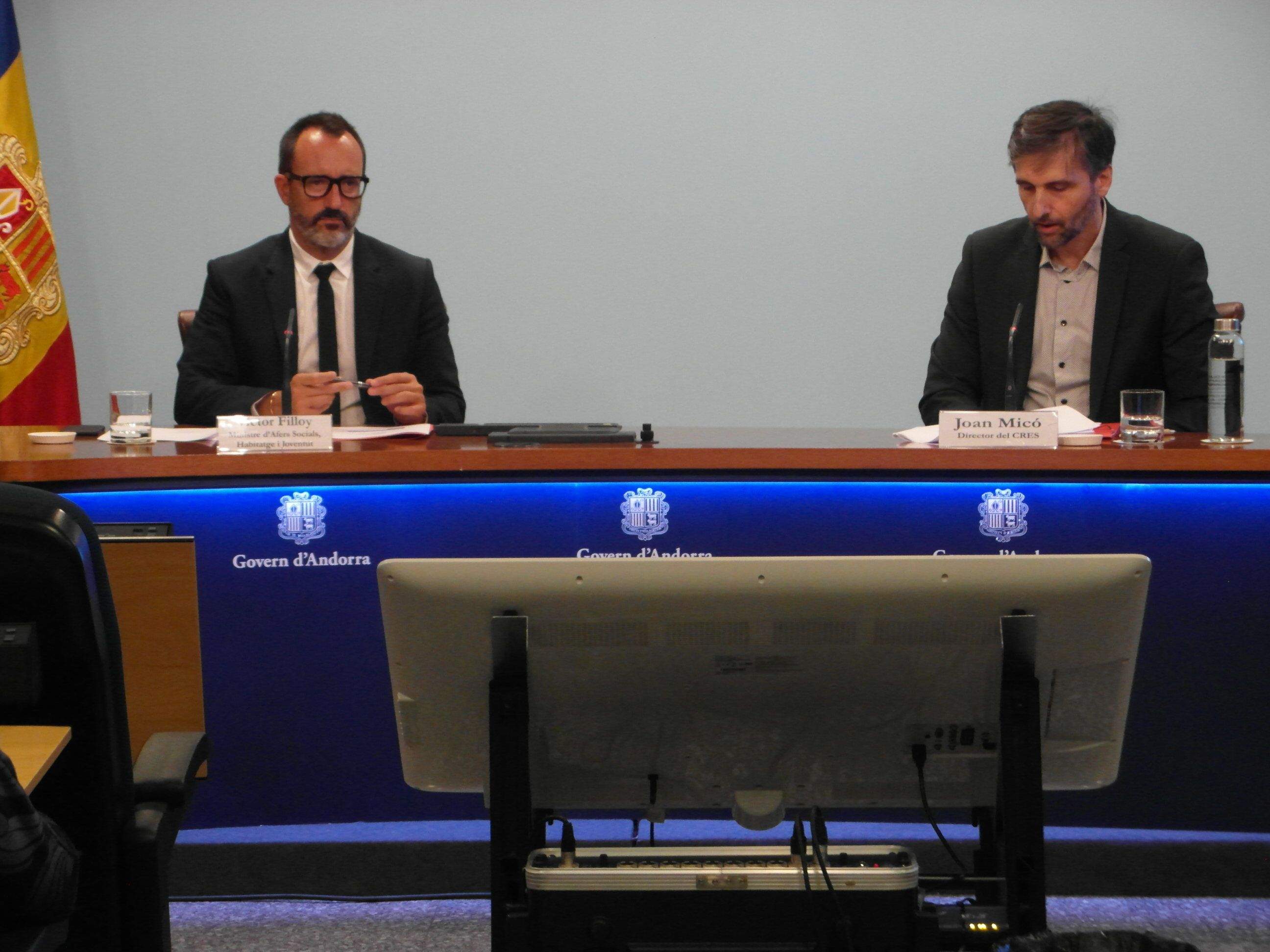 Víctor Filloy i Joan Micó durant la presentació dels resultats de l'enquesta.