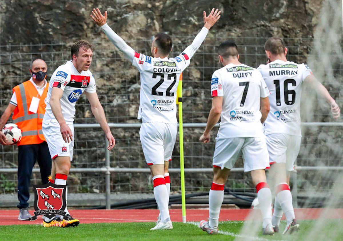 Els jugadors irlandesos celebren el gol de la victòria.