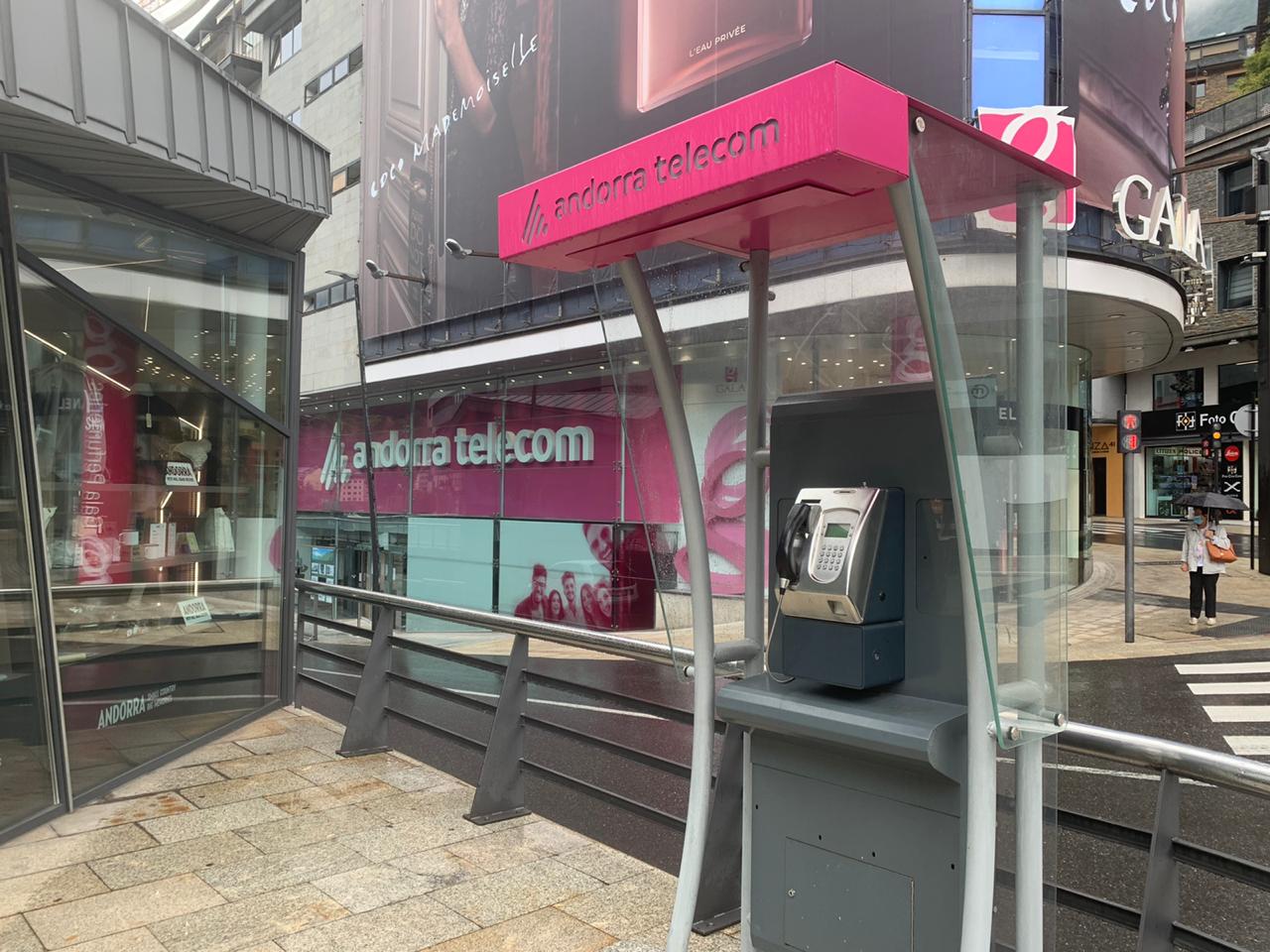 Una de les 134 cabines d'Andorra Telecom.