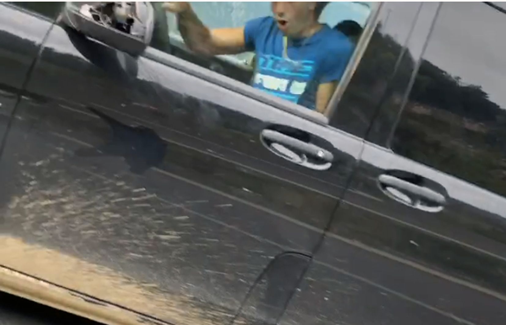 Una captura de pantalla de les imatges que va gravar un amic de la víctima i que han permès identificar els implicats.