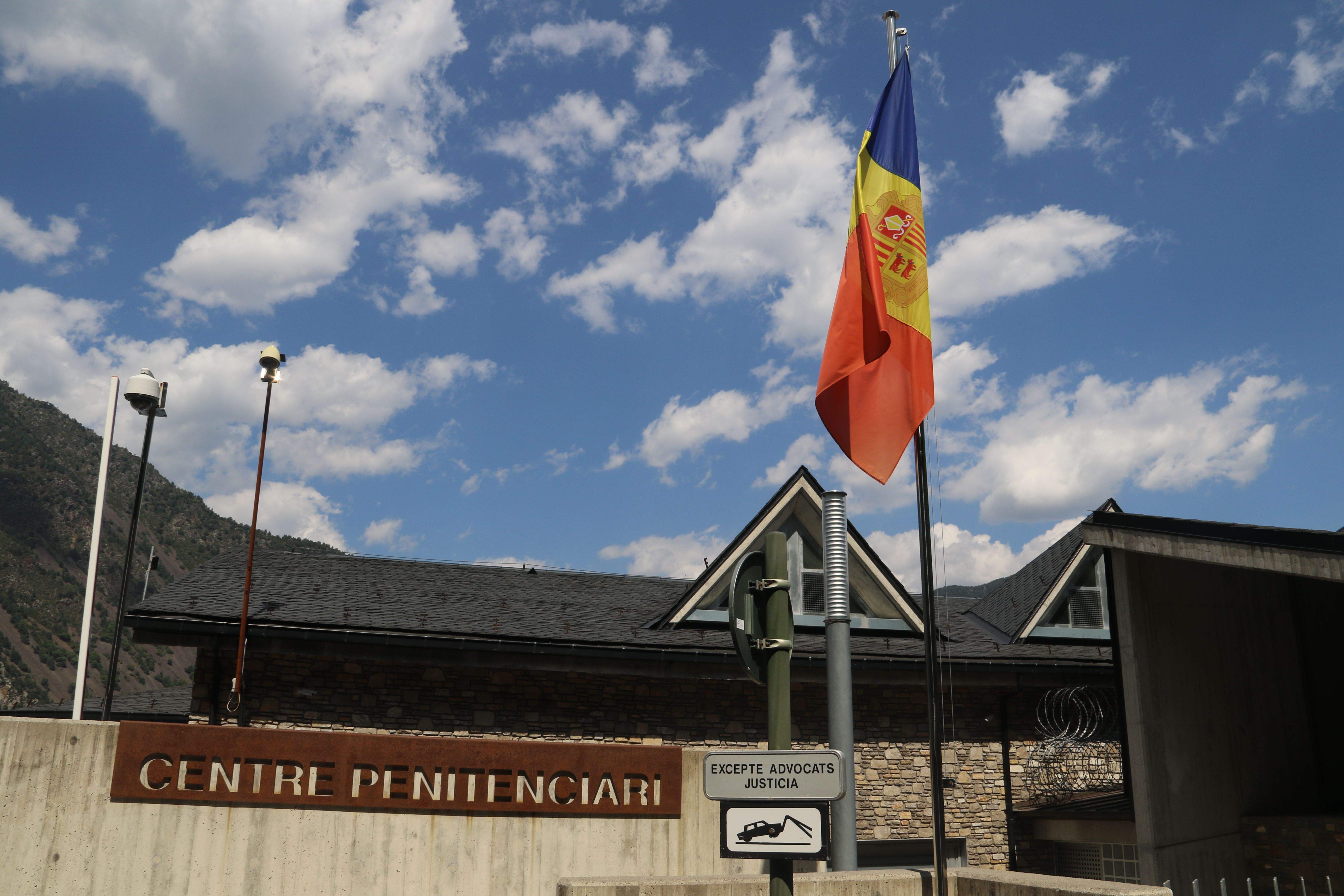 Accés principal al centre penitenciari.