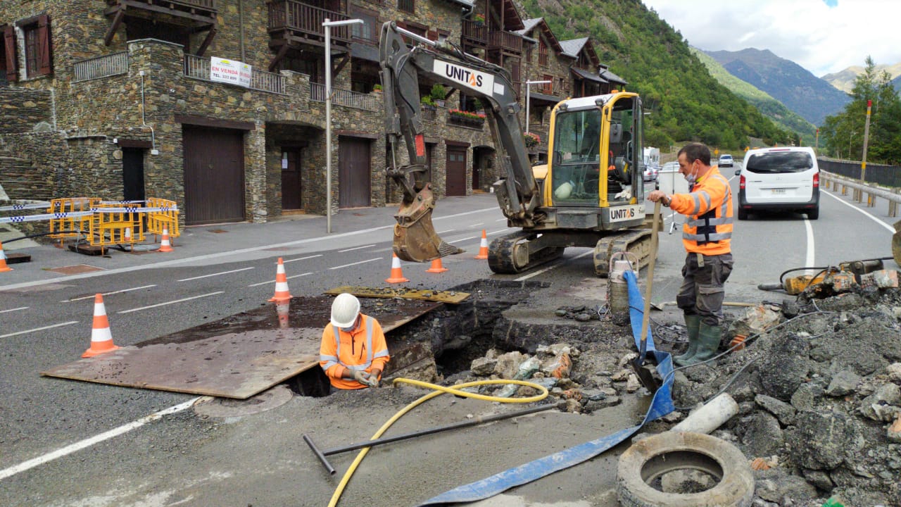 Treballs per reparar la canonada.