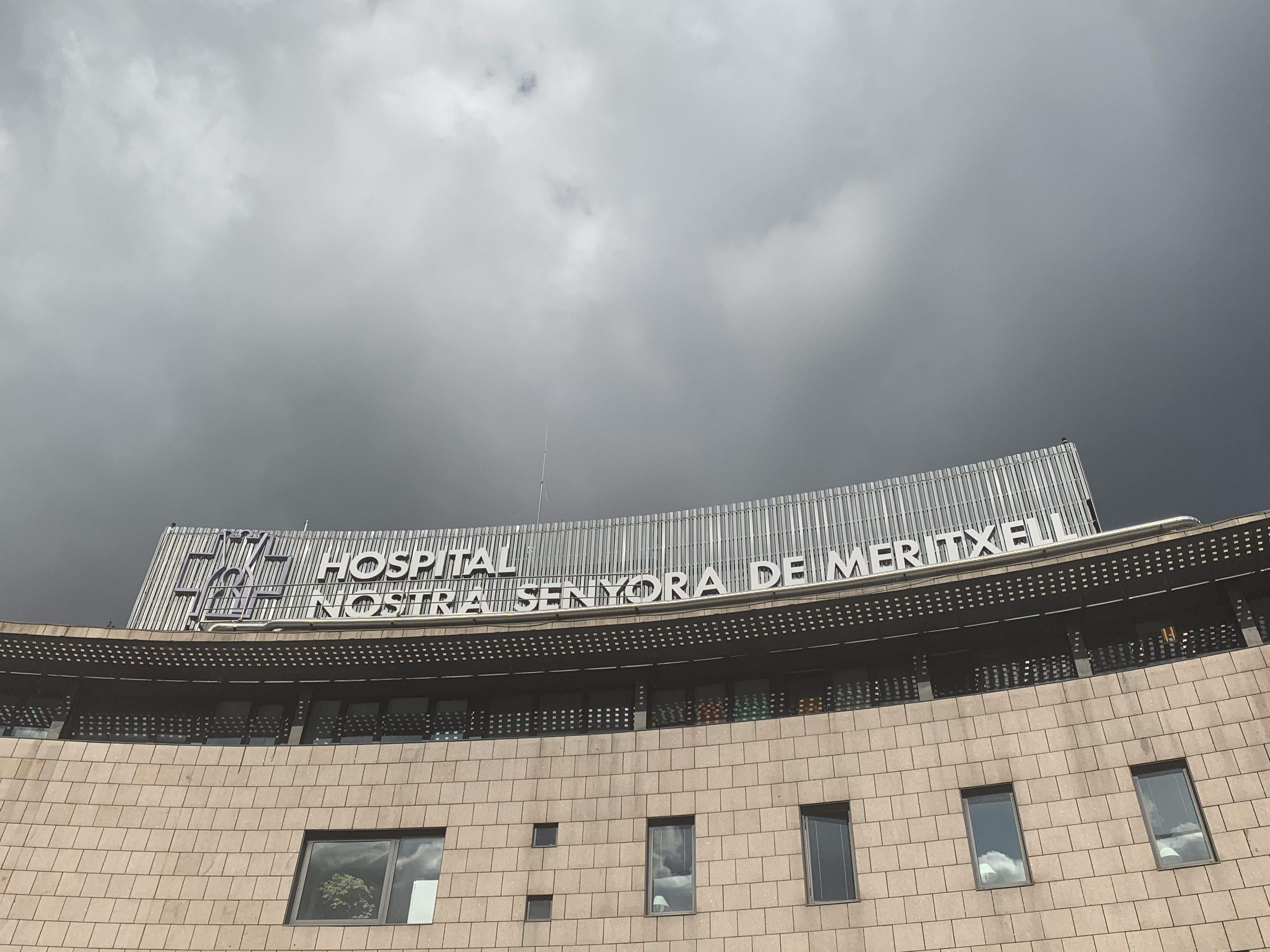 Una vista de la façana principal de l'hospital, aquest matí.