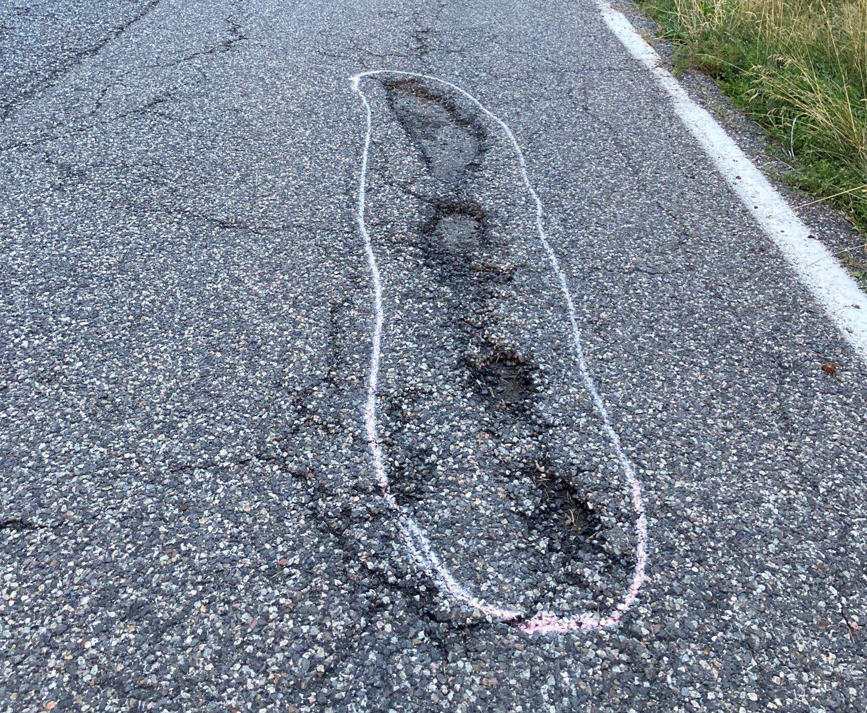 Alguns dels forats a la carretera.