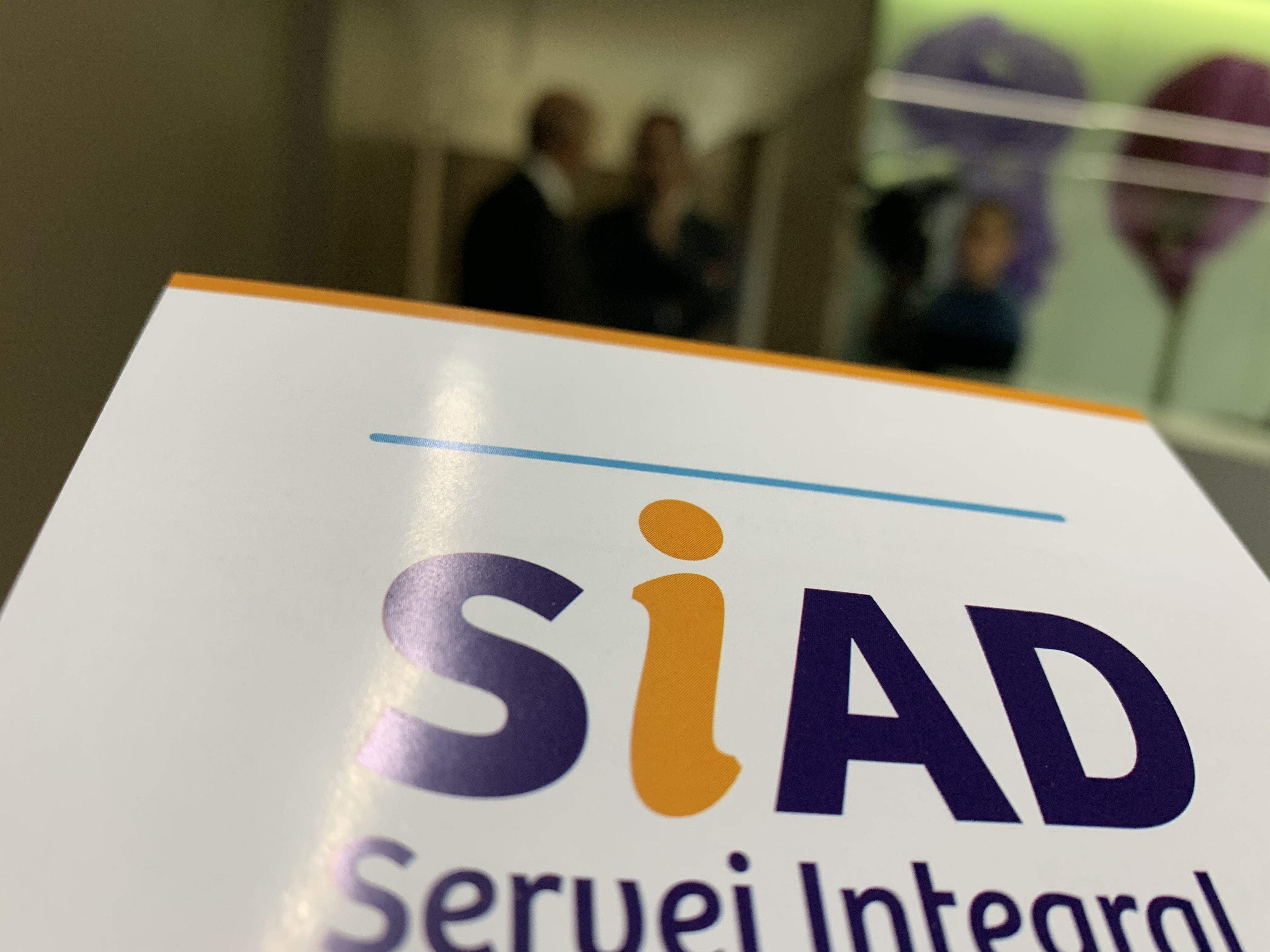 El SIAD ofereix el servei telefònicament, de forma rotatòria als CAPs o també de manera concertada.