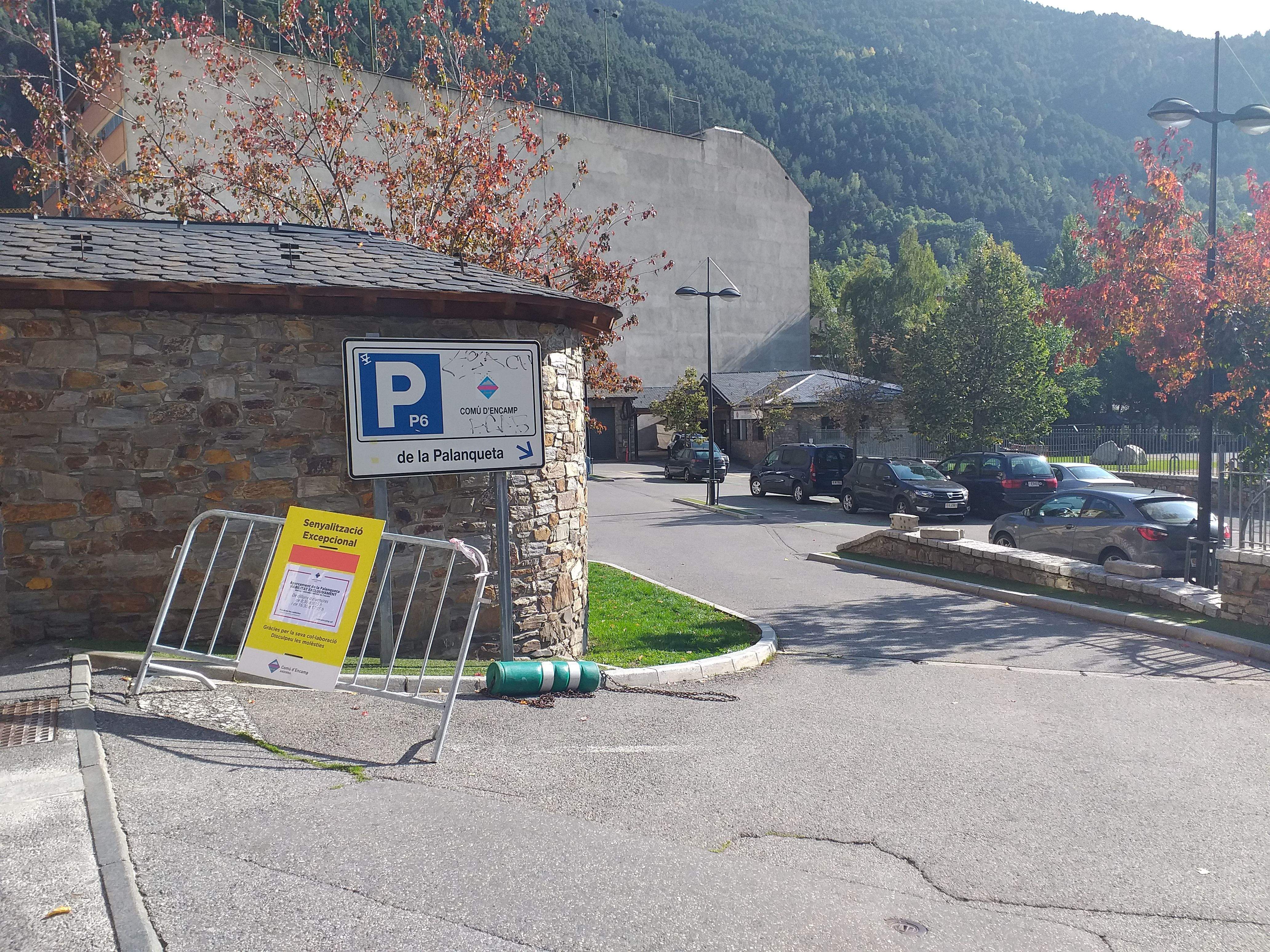 Les tanques ja avisaven aquest dimecres del tancament del pàrquing.