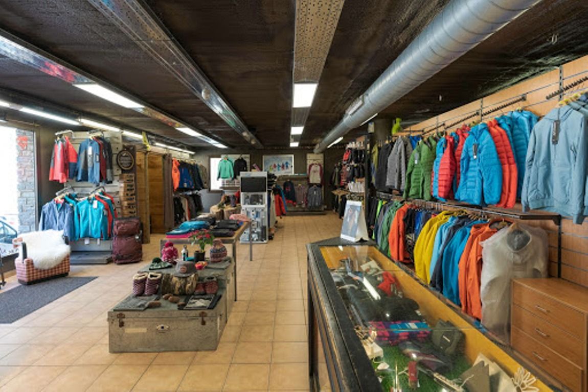 Una botiga de roba del país. 