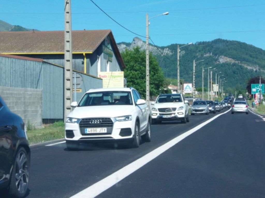 Retencions en un tram de la RN20.