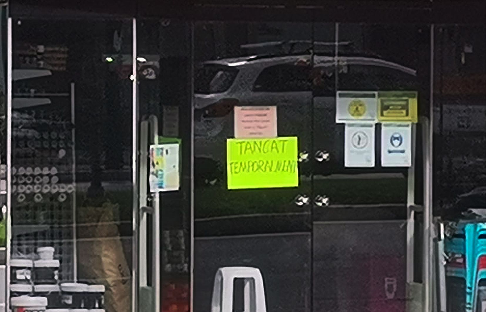 Un dels establiments que els darrers dies ha aparegut temporalment tancat.