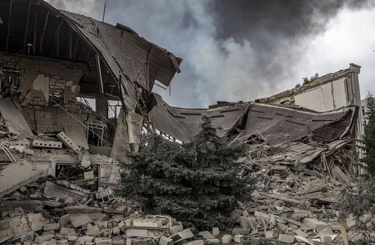 Un dels edificis destrossats pels bombardeigs a l'Alt Karabakh