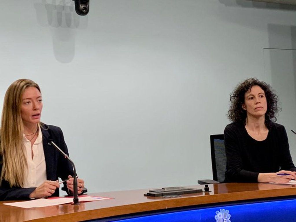 Helena Mas i Mireia Garcia durant la roda de premsa d'aquest dilluns.