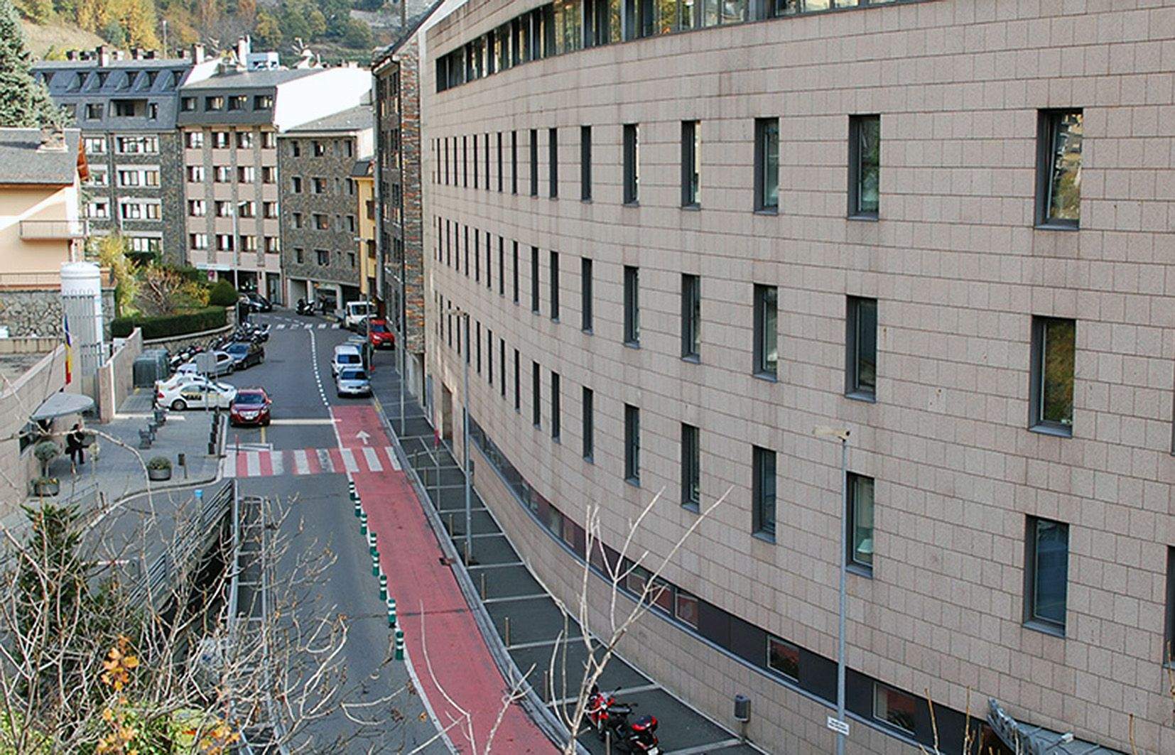 La sala d'actes rep filtracions procedents del carrer.