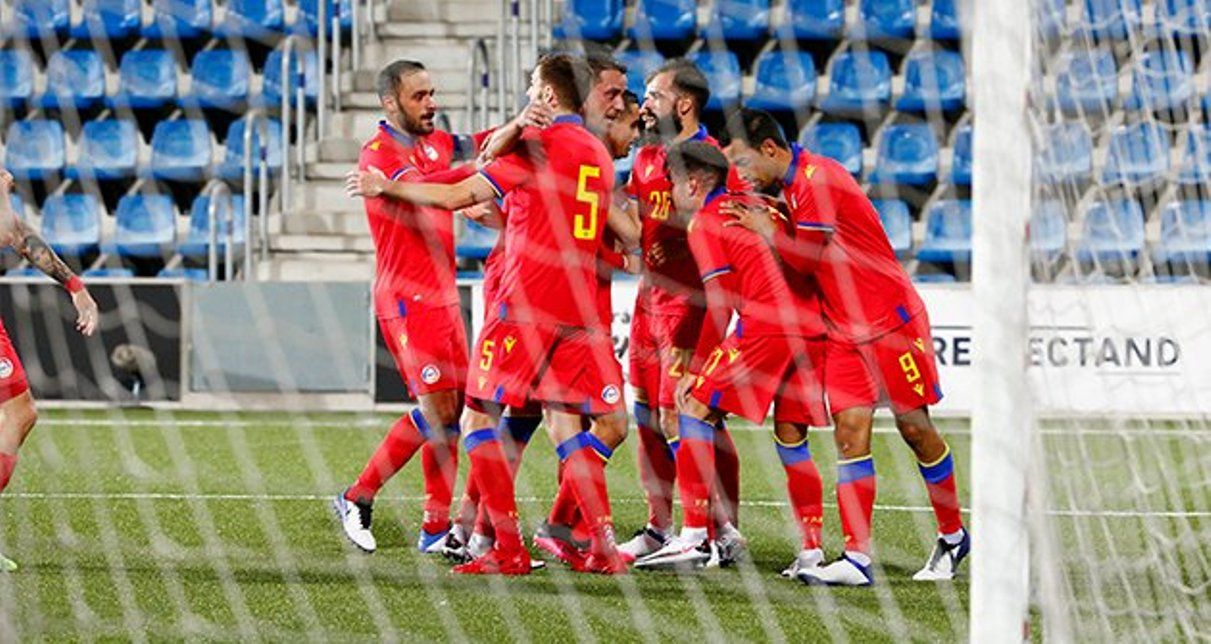 Els jugadors de la selecció celebren un gol.