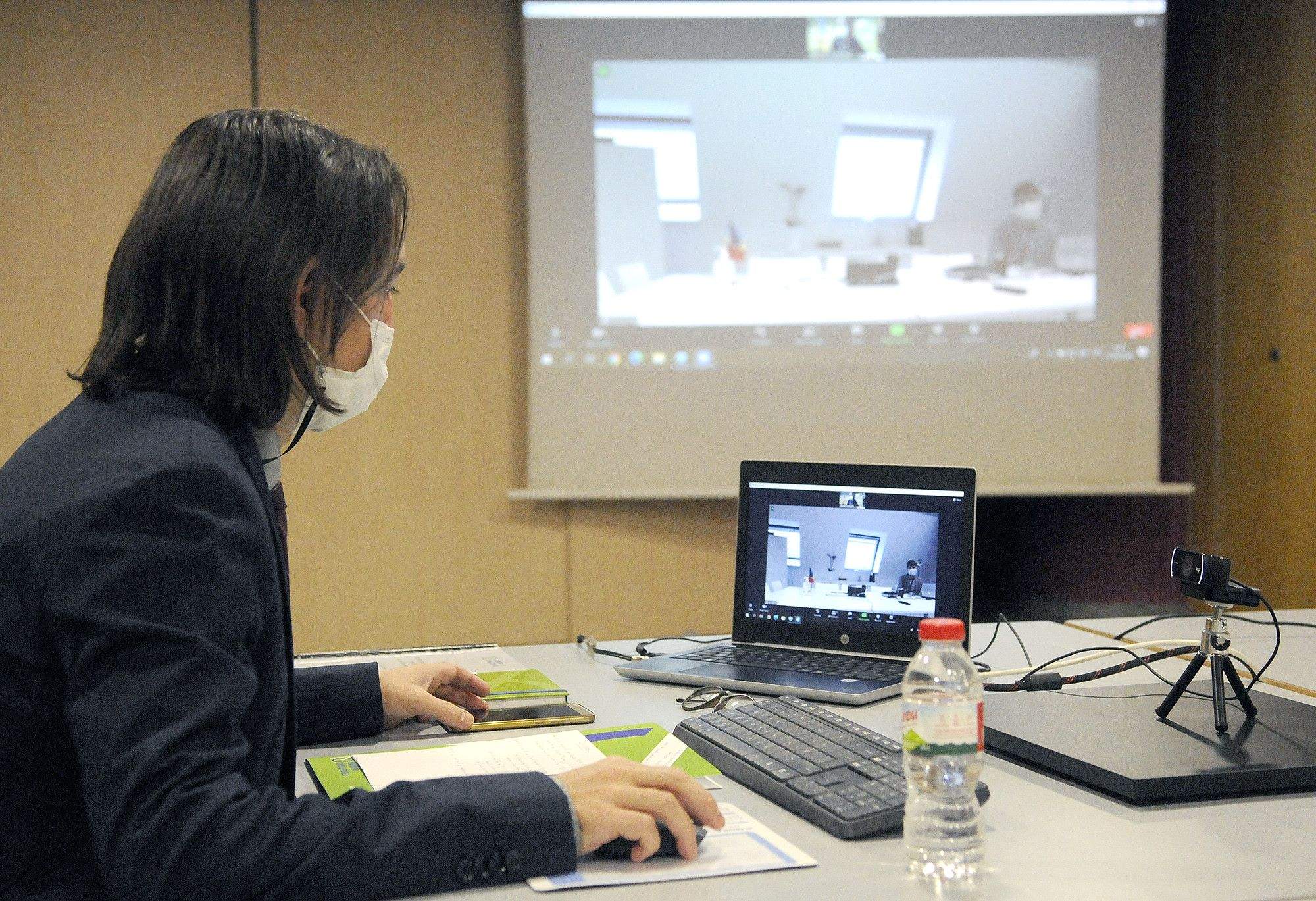 El secretari d’Estat d’Afers Europeus, Landry Riba, durant la reunió telemàtica d'aquest dimarts.