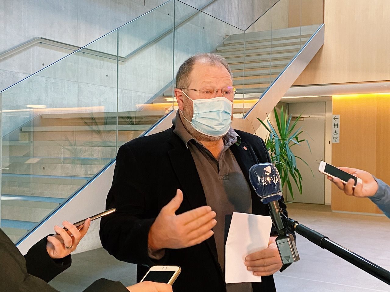 El conseller general del PS, Jordi Font durant les seves declaracions.