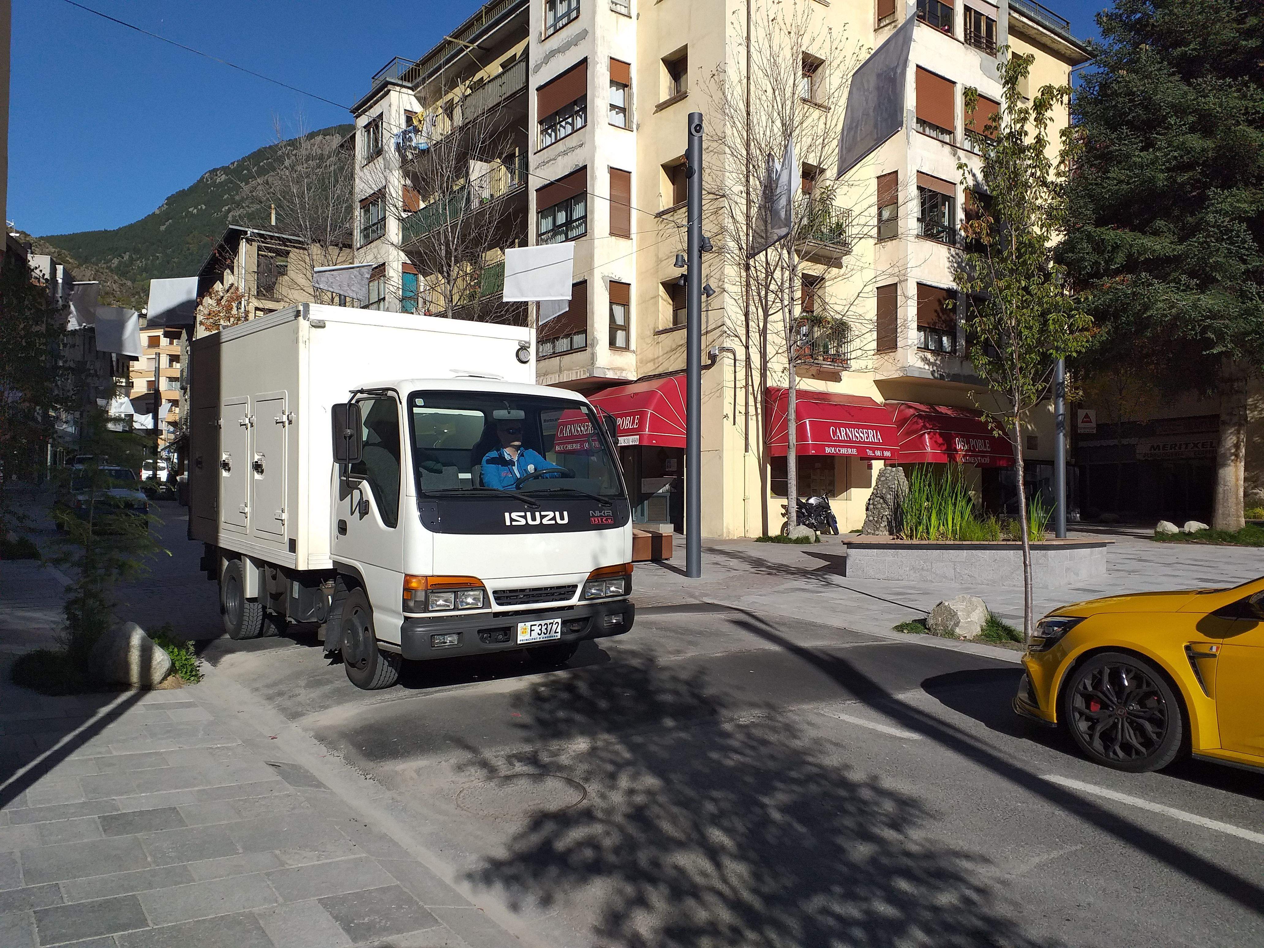 Un camió passa per una de les bandes sonores ja rebaixades.